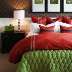 Green and Red Bedroom Ideas for a Festive Feel