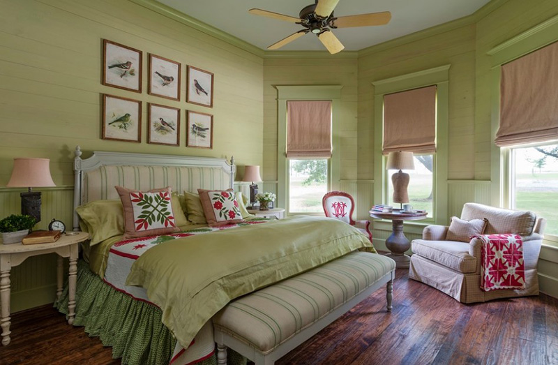15 Green and Red Bedroom Ideas for a Festive Feel