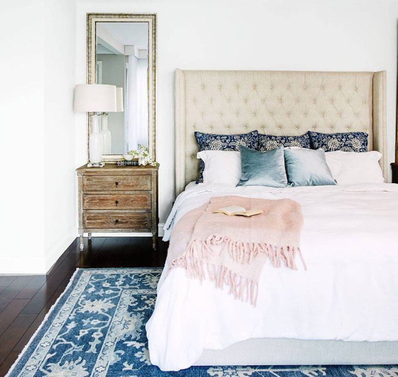 15 Mirrors Above Night Stands in the Bedroom