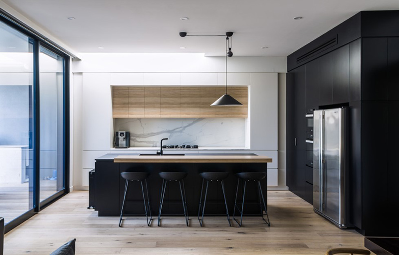 05 Kitchens With Black and White Wood 2021