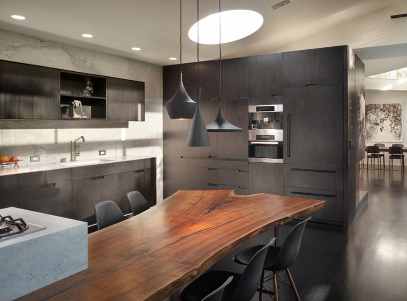 14 Kitchens With Black and White Wood 2021