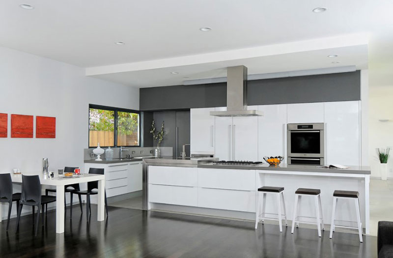 17 Gray and White Kitchen Designs for Your Home