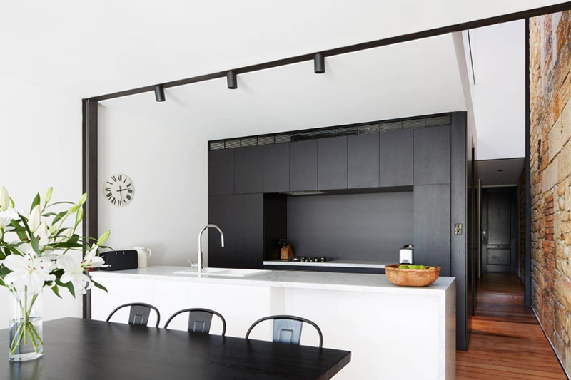 20 Kitchens With Black and White Wood 2021